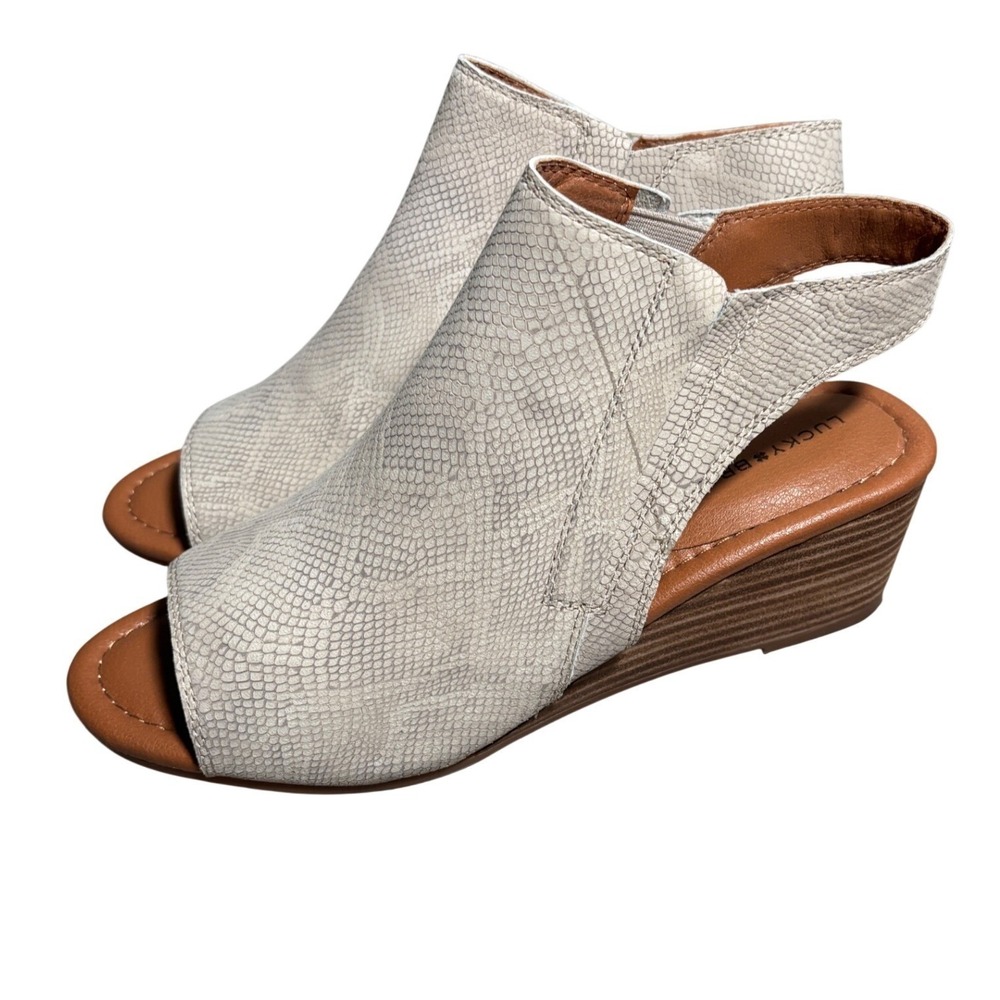 Lucky Brand Womens 8 1/2 Movisa Beige Snakeskin Wedge Sandals Peep Toe Festival